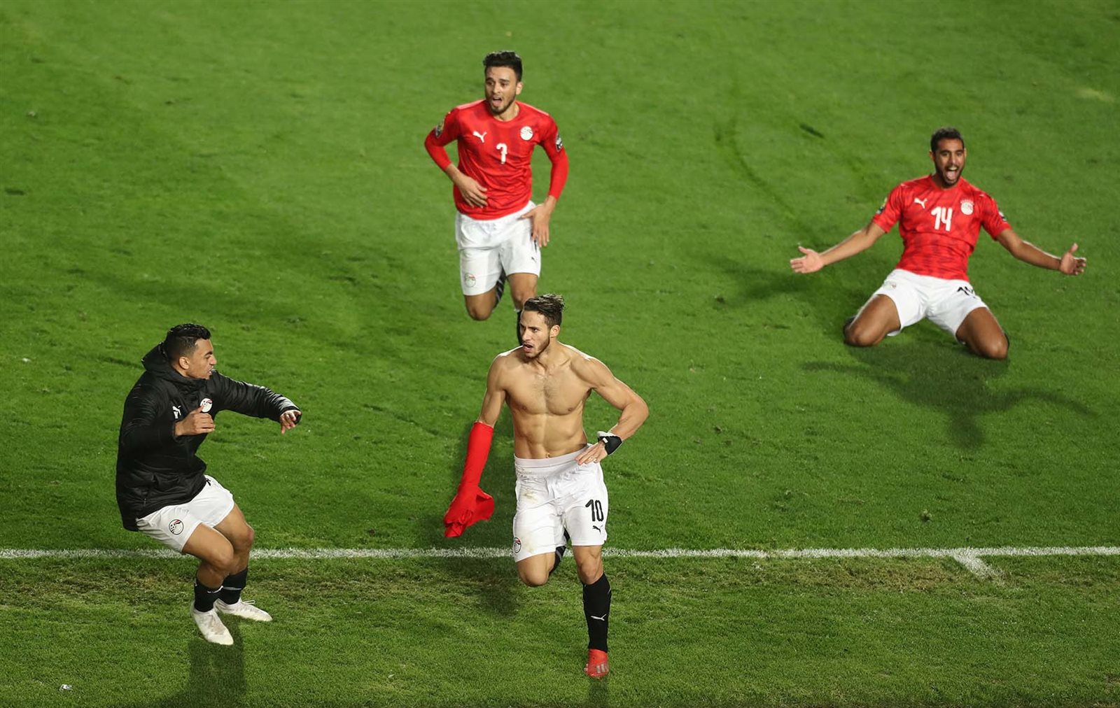 احتفال رمضان صبحي فى نهائي كأس أمم أفريقيا