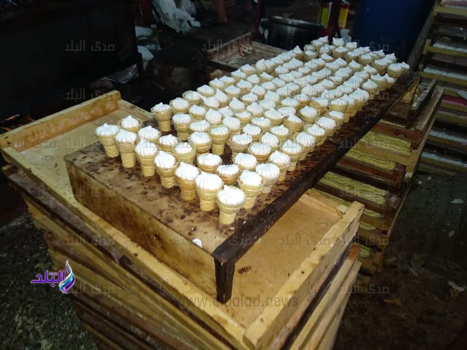 ضبط مصنع ينتج أيس كريم غير صالح