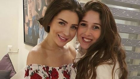 الفنانة مي عز الدين 