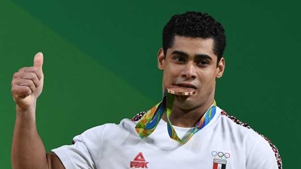 محمد إيهاب بطل العالم في رفع الأثقال