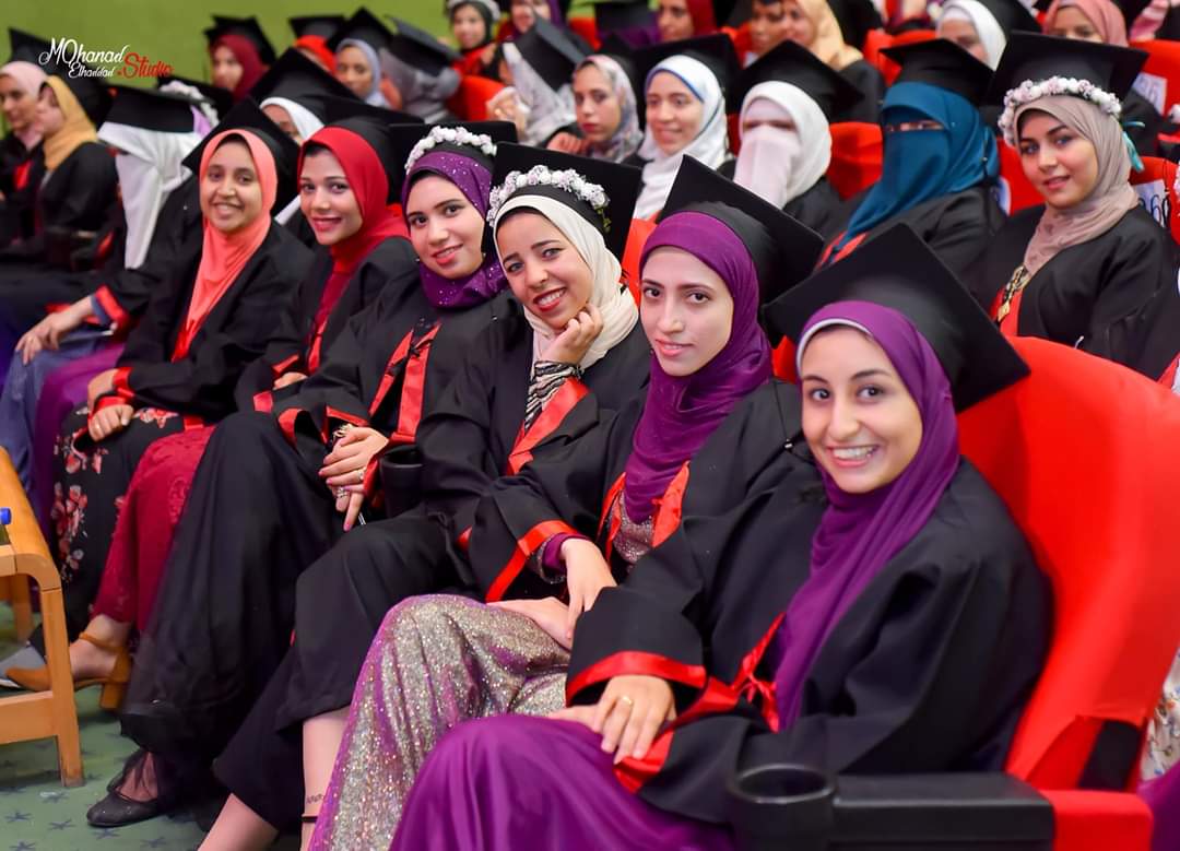 يهدي أغنية لأخته الطالبة الأزهرية في حفل تخرجها يهدي أغنية لأخته الطالبة الأزهرية في حفل تخرجها