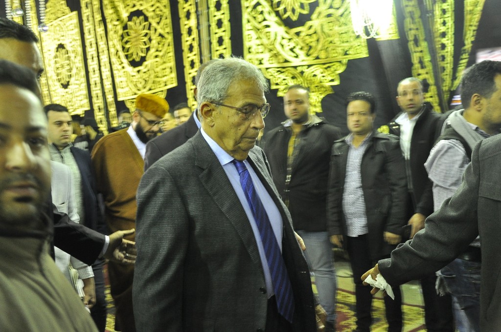 عمرو موسى فى عزاء شعبان عبد الرحيم