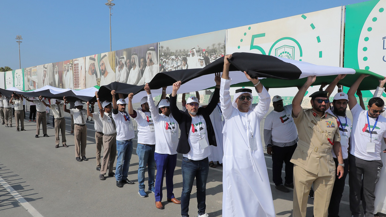 علم الإمارات يدخل موسوعة غينيس