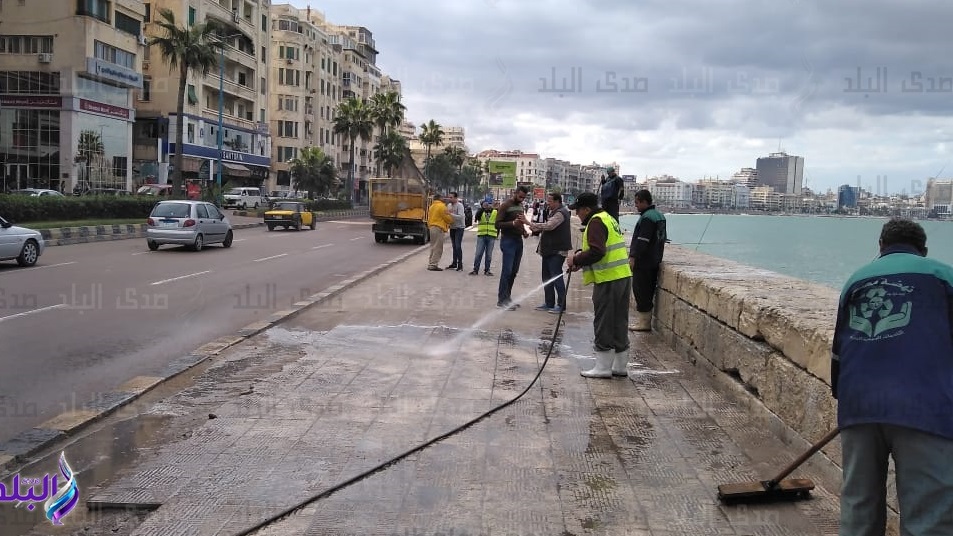 محافظة الإسكندرية تكشف حقيقة سكب زيوت على سور الكورنيش محافظة الإسكندرية تكشف حقيقة سكب زيوت على سور الكورنيش