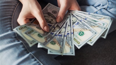 المقابل المادي لمن يجد شيئا ضائعا.. هل شرط مكافأة له