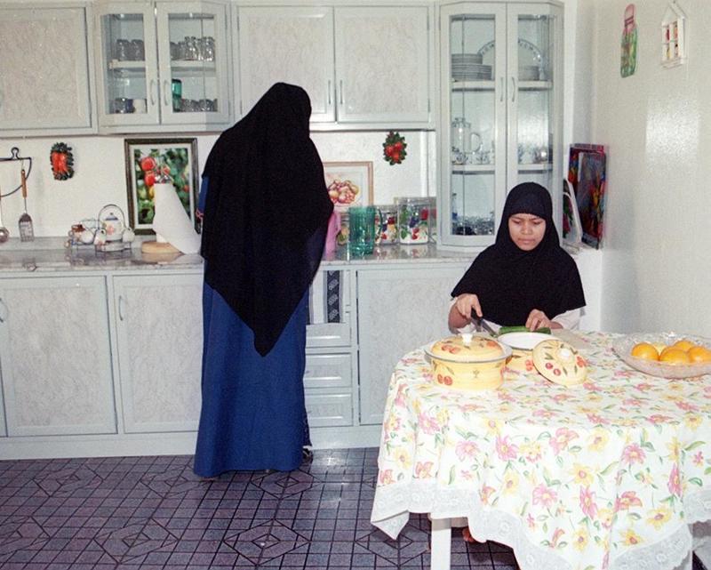 هل تجنب بعض الأقارب لسوء سلوكهم حرام؟.. الإفتاء تجيب