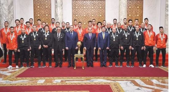 الرئيس يكرم المنتخب الأوليمبي الرئيس يكرم المنتخب الأوليمبي