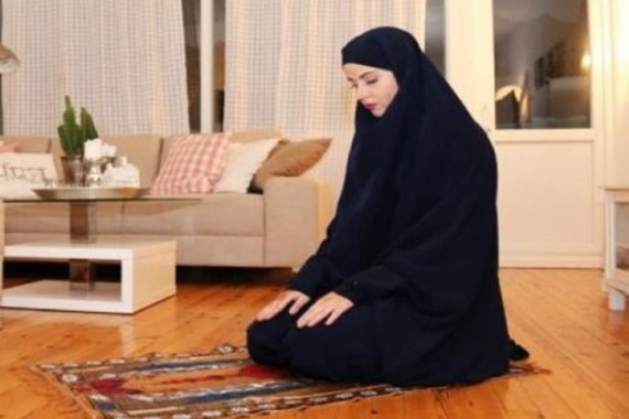 أصلى فرضًا وأنسى آخر وأحيانًا بسرح أصلى فرضًا وأنسى آخر وأحيانًا بسرح
