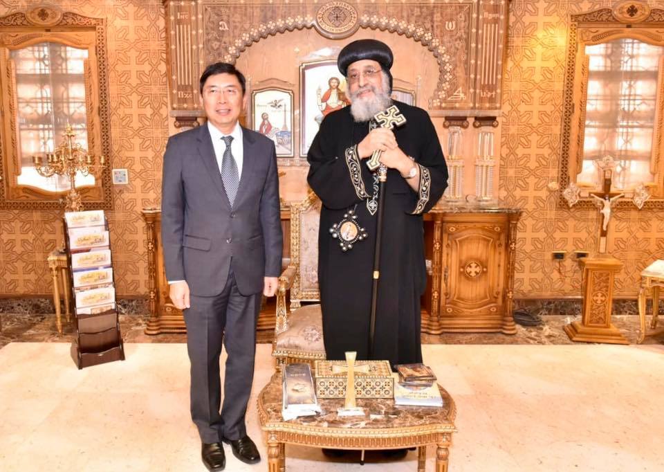 تواضروس وسفير سنغافورة تواضروس وسفير سنغافورة
