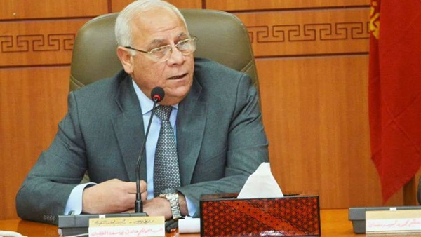محافظ بورسعيد يلتقي مجلس إدارة المصري ويكرم كريم العراقي