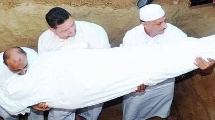حكم نقل الميت من قبره 