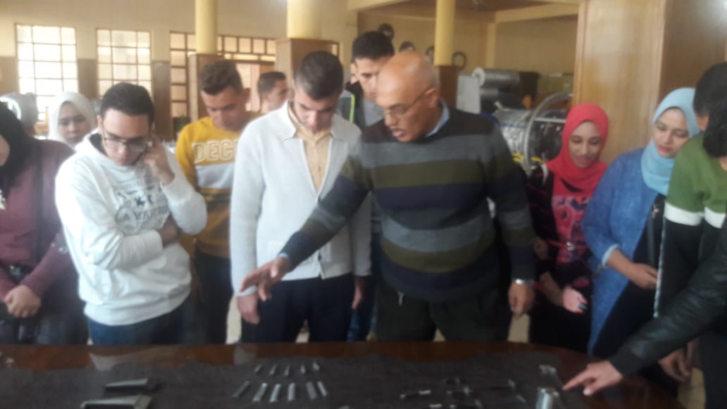 طلاب جامعتي (المنيا والمنصورة) يزورون المشروعات القومية والت