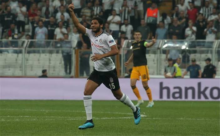 محمد النني لاعب بشكتاش التركي محمد النني لاعب بشكتاش التركي