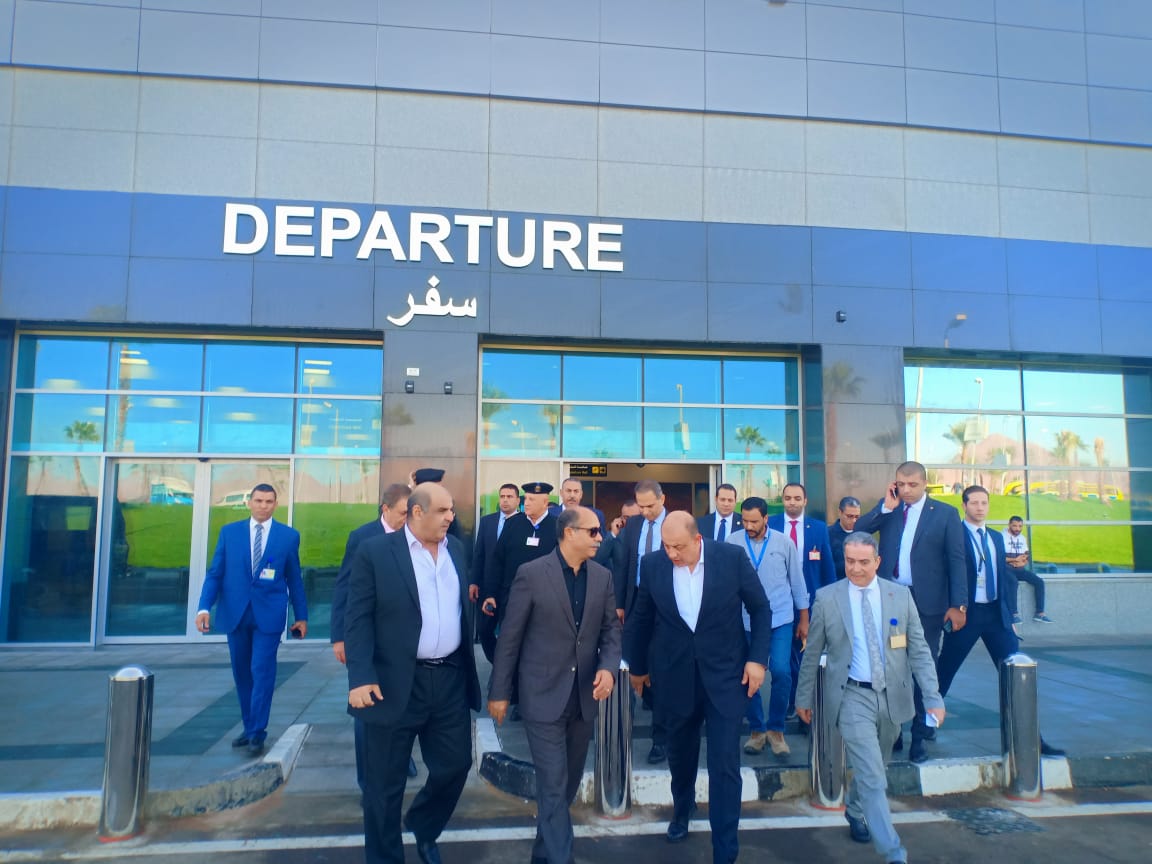 الفريق يونس المصري وزير الطيران الفريق يونس المصري وزير الطيران