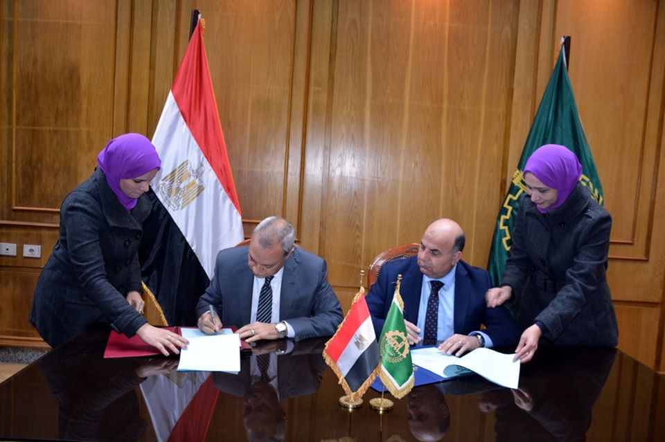 . محافظ القليوبية يوقع بروتوكول تعاون مع وزارة الإتصالات . محافظ القليوبية يوقع بروتوكول تعاون مع وزارة الإتصالات