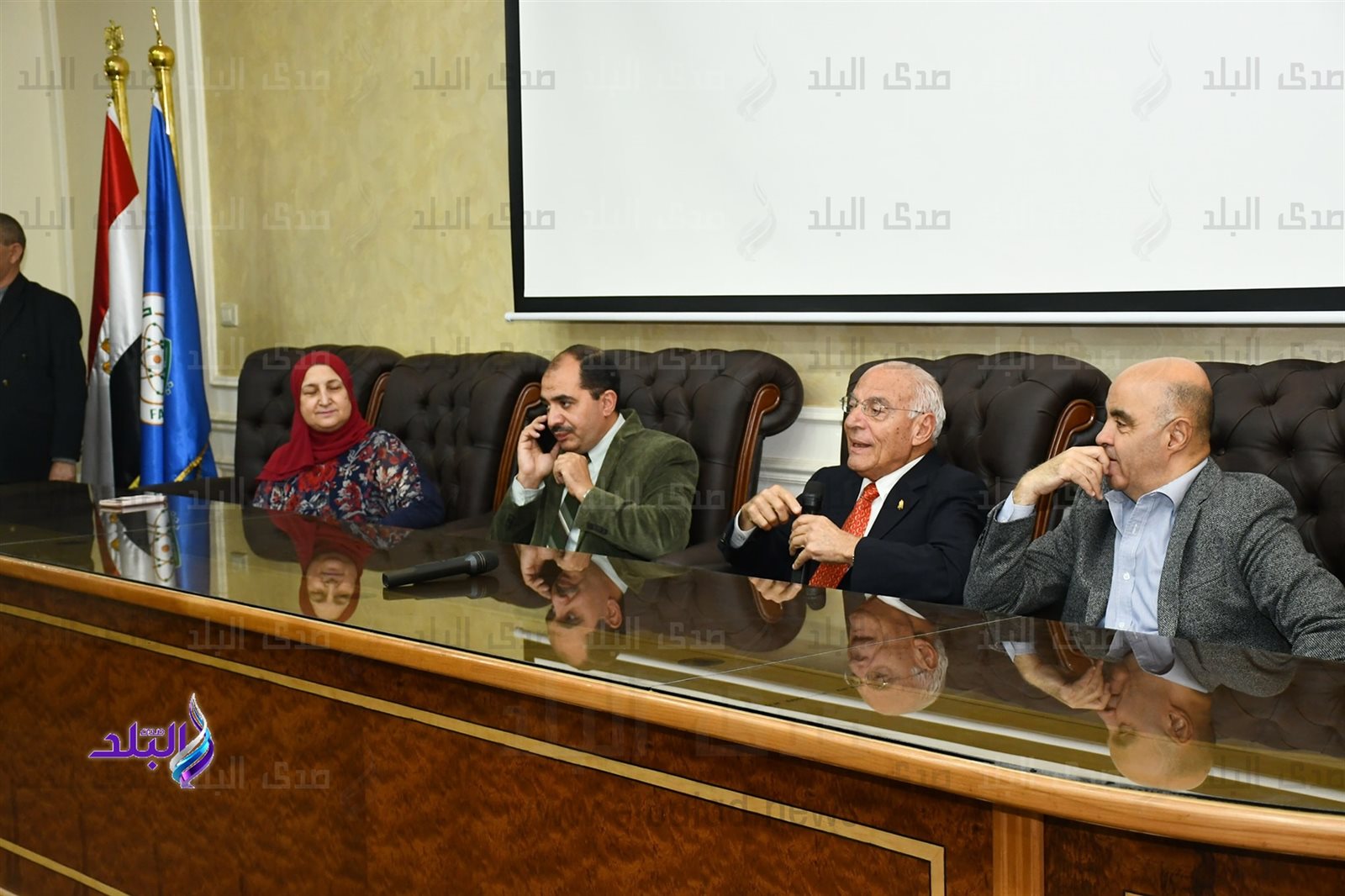 لقاء فاروق الباز مع طلاب علوم عين شمس لقاء فاروق الباز مع طلاب علوم عين شمس