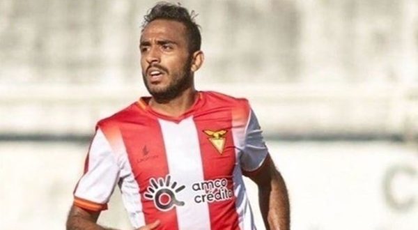 كهربا يوقع لـ النادي الأهلي كهربا يوقع لـ النادي الأهلي