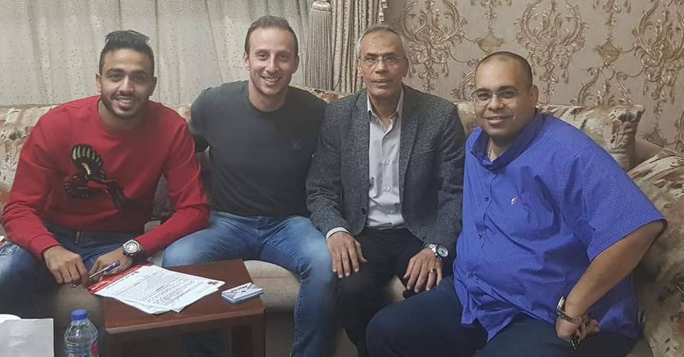جلسة توقيع كهربا لـ النادي الأهلي جلسة توقيع كهربا لـ النادي الأهلي