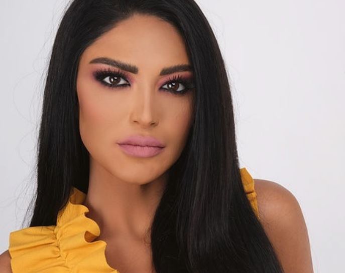الإعلامية سالي عبد السلام