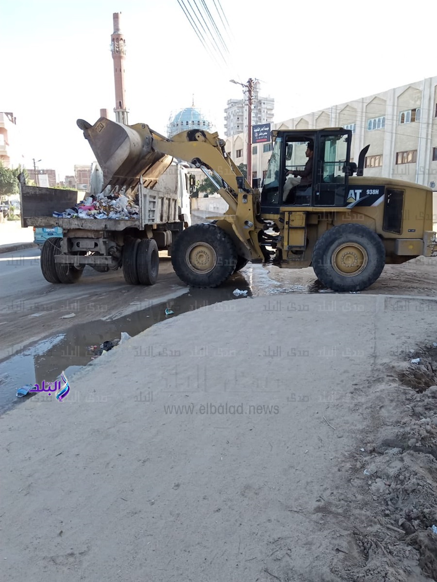 رفع 711 طن قمامة وإزالة تعديات غلى مساحة١٠ الاف متر بالبحيرة رفع 711 طن قمامة وإزالة تعديات غلى مساحة١٠ الاف متر بالبحيرة
