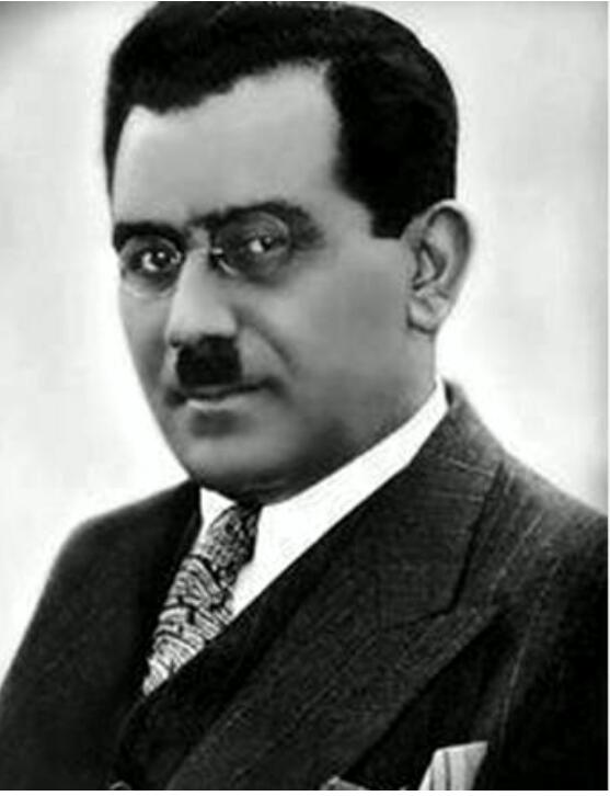  مصطفى مشرفة 