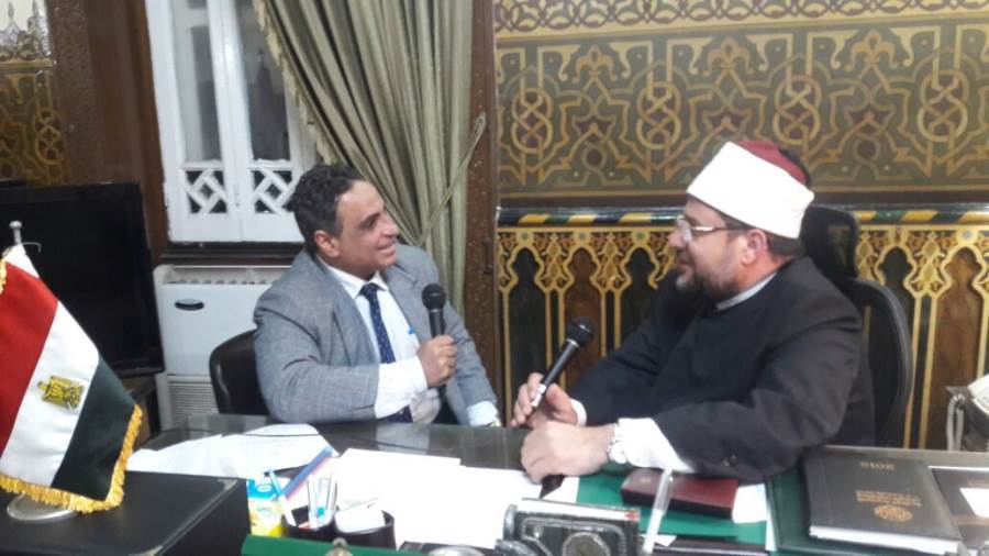 أحمد القاضي مذيع بإذاعة القرآن الكريم متحدثا باسم الأوقاف