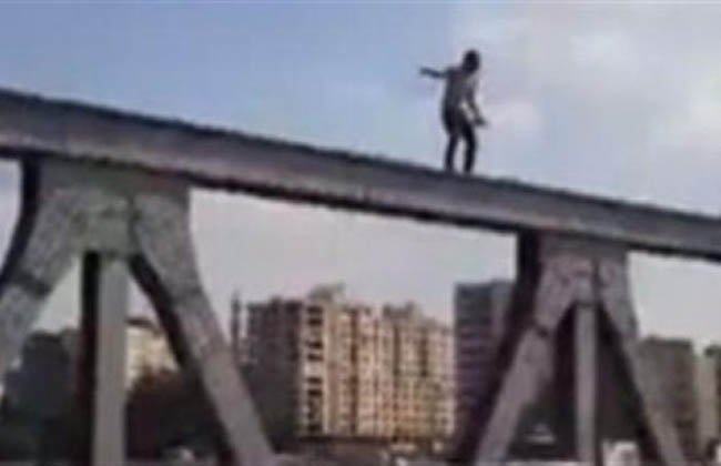شاب يحاول الانتحار