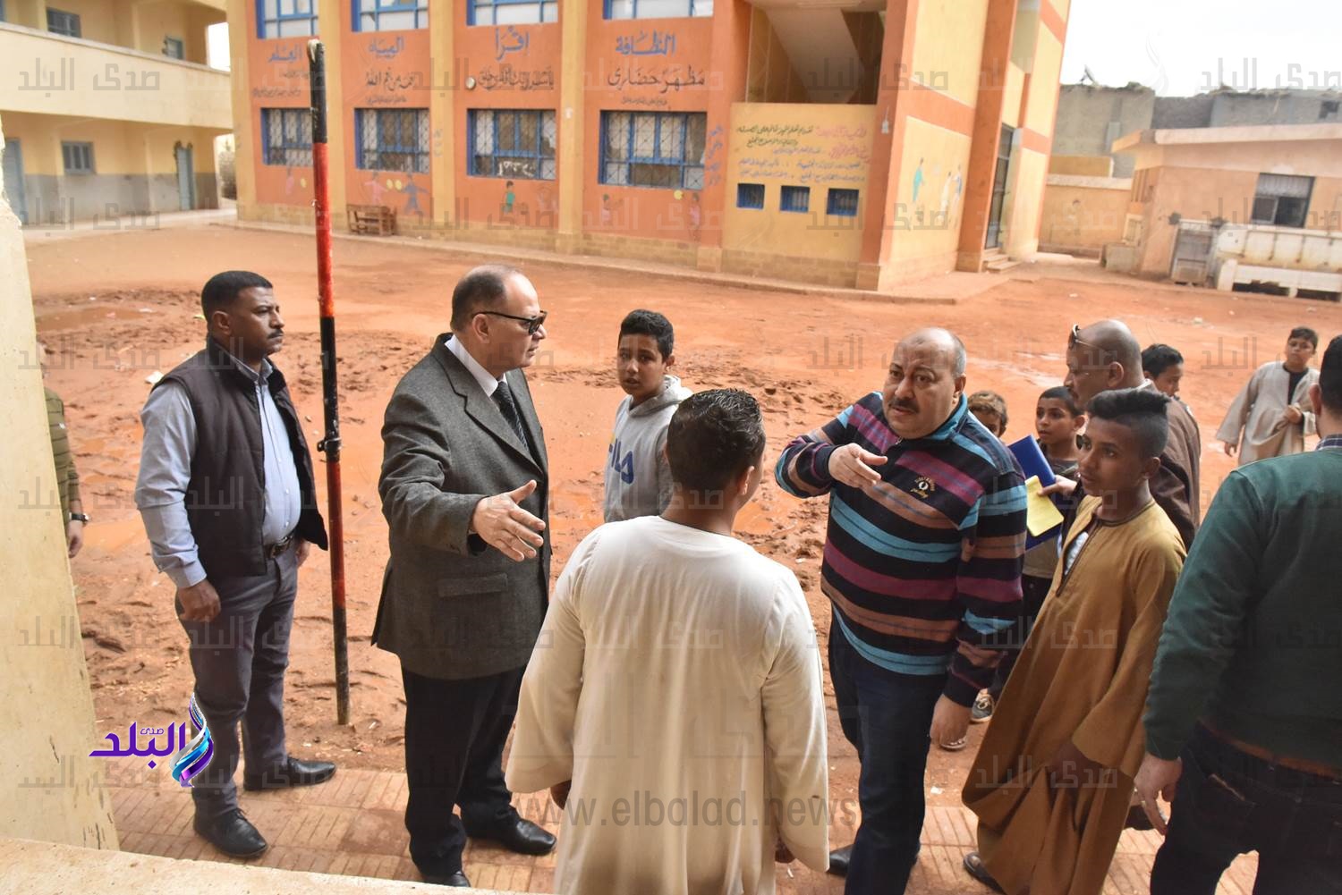 محافظ أسيوط يحيل العاملين بمدرسة بصره الاعدادية الى النيابة 