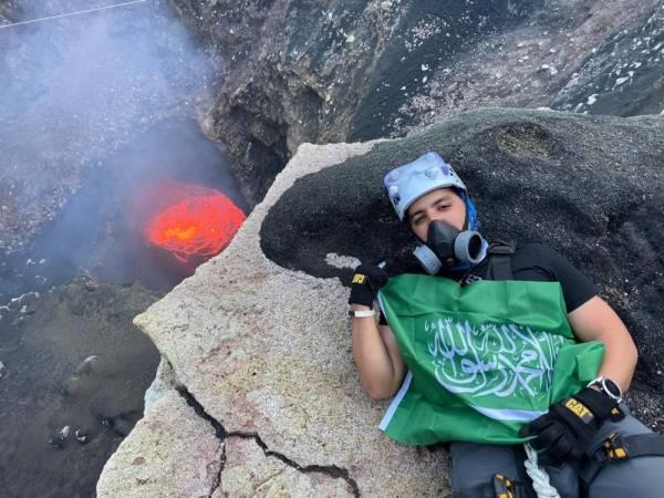 مغامر سعودي فوق حمم بركانية
