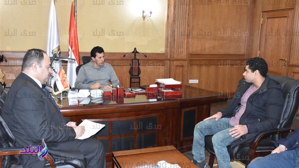 وزير الرياضة مع محمد إيهاب