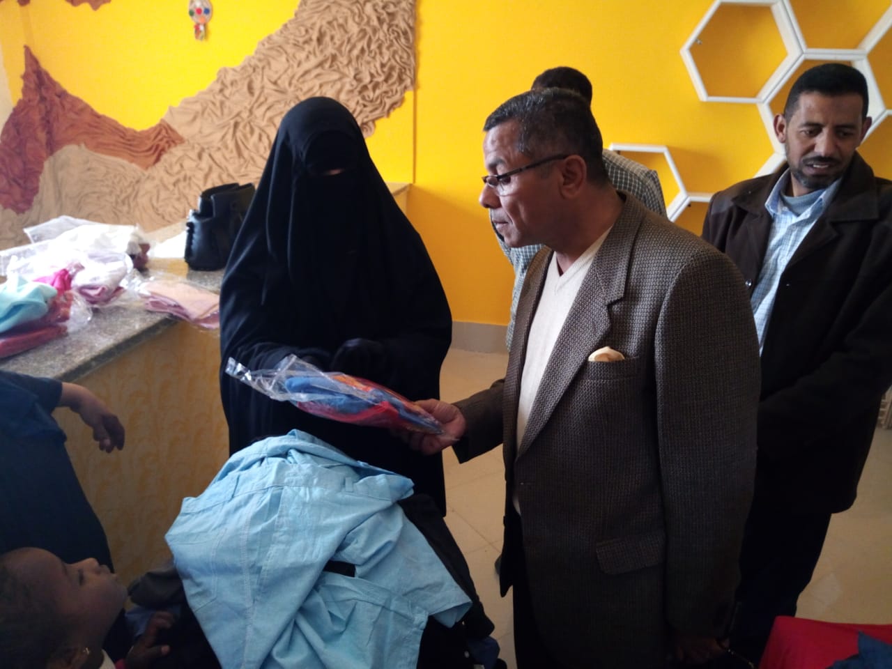 تعرف علي قافلة جامعة الاسكندرية التنموية المتكاملة بواحة سيو تعرف علي قافلة جامعة الاسكندرية التنموية المتكاملة بواحة سيو