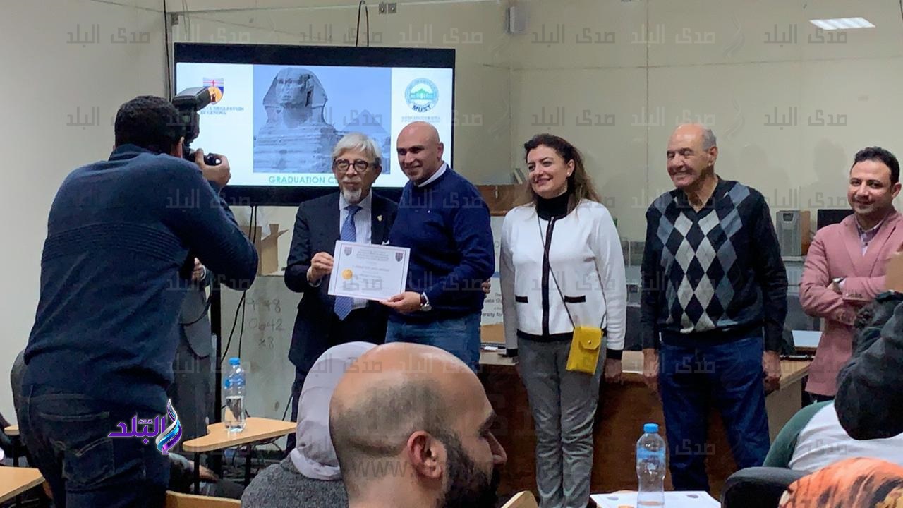 تخريج أول دفعة من زمالة زراعة الأسنان لطلاب جامعة مصر للعلوم