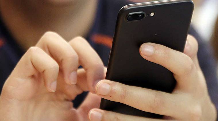 الهند تختبر تطبيقا بديلا لـ واتساب