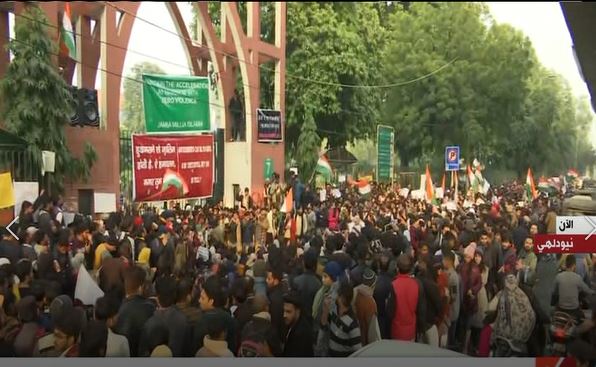 مظاهرات رافضة لتعديل قانون الجنسية بالهند .. شاهد مظاهرات رافضة لتعديل قانون الجنسية بالهند .. شاهد