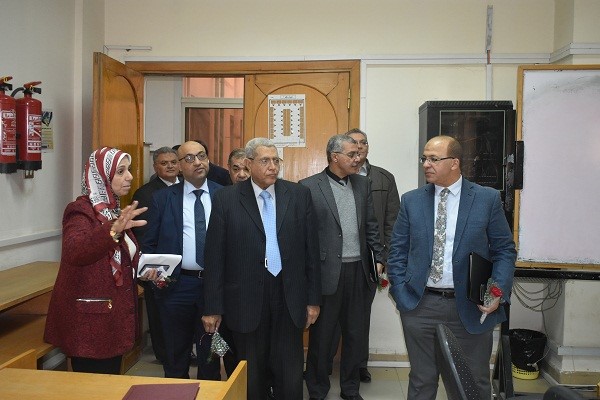 وزير التربية والتعليم الأسبق يشارك فى أجتماع لجنة قطاع علوم 