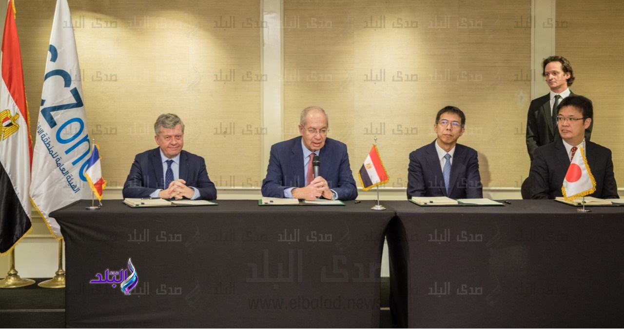 قناة السويس توقع عقد تشغيل محطة دحرجة السيارات