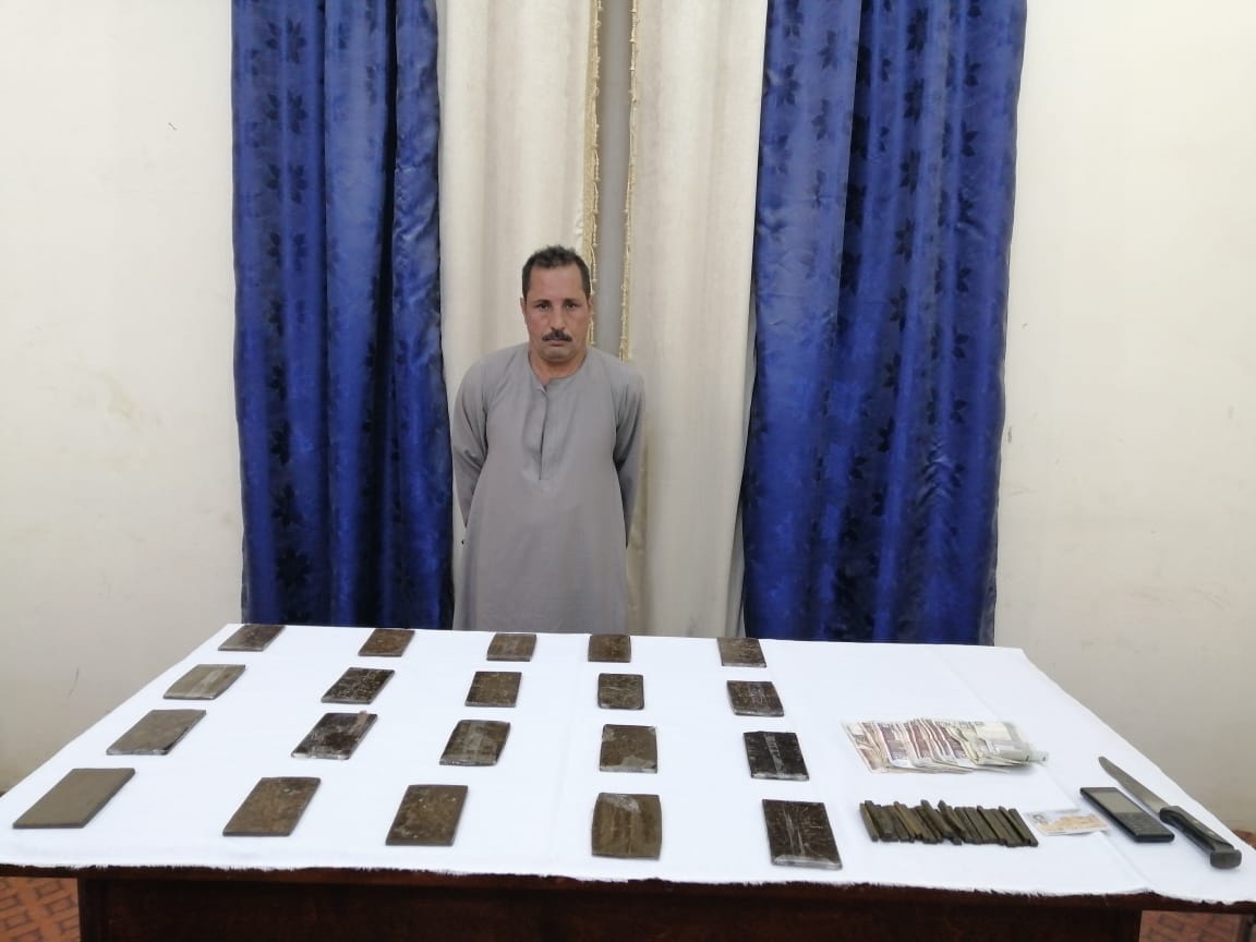 المتهم عقب ضبطه المتهم عقب ضبطه