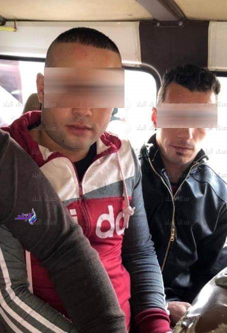 المتهمين عقب ضبطهم 