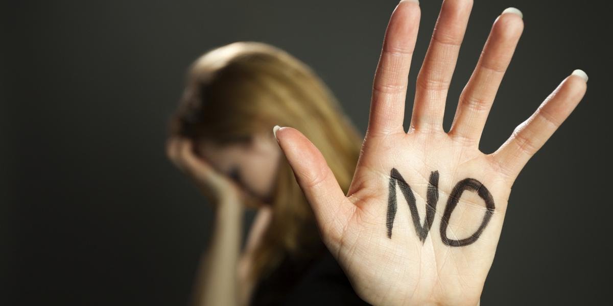 العنف ضد المرأة .. أسبابه وأشكاله وعلاجه