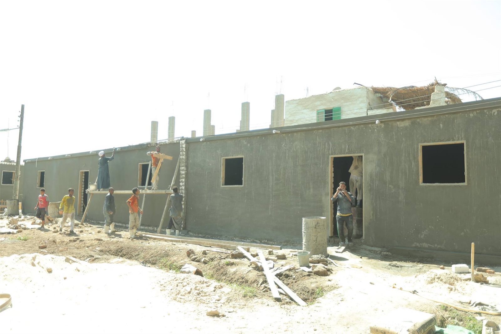 هل يجوز بناء منزل للفقراء من مال الزكاة .. الإفتاء توضح |فيد