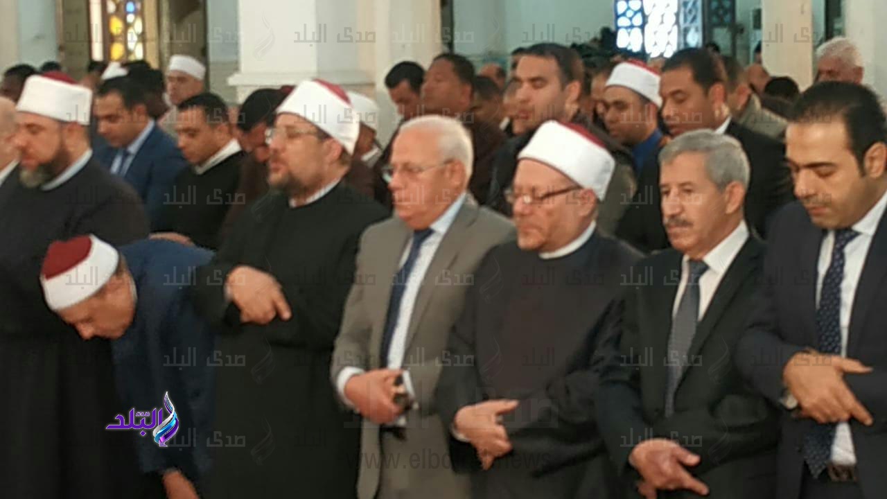 وزير الأوقاف ومفتي الجمهورية يؤديان صلاة الجمعة في بورسعيد