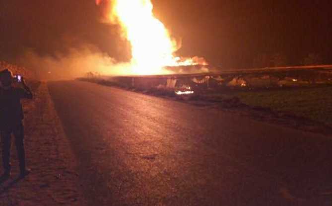 حريق خط بترول قرية المواسير فى البحيرة 