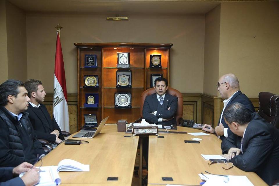 وزير الرياضة مع اتحاد اليد