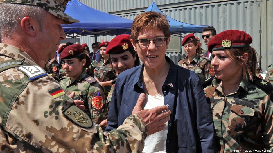 وزيرة الدفاع الألمانية انجريد كرامب كارنباور وزيرة الدفاع الألمانية انجريد كرامب كارنباور
