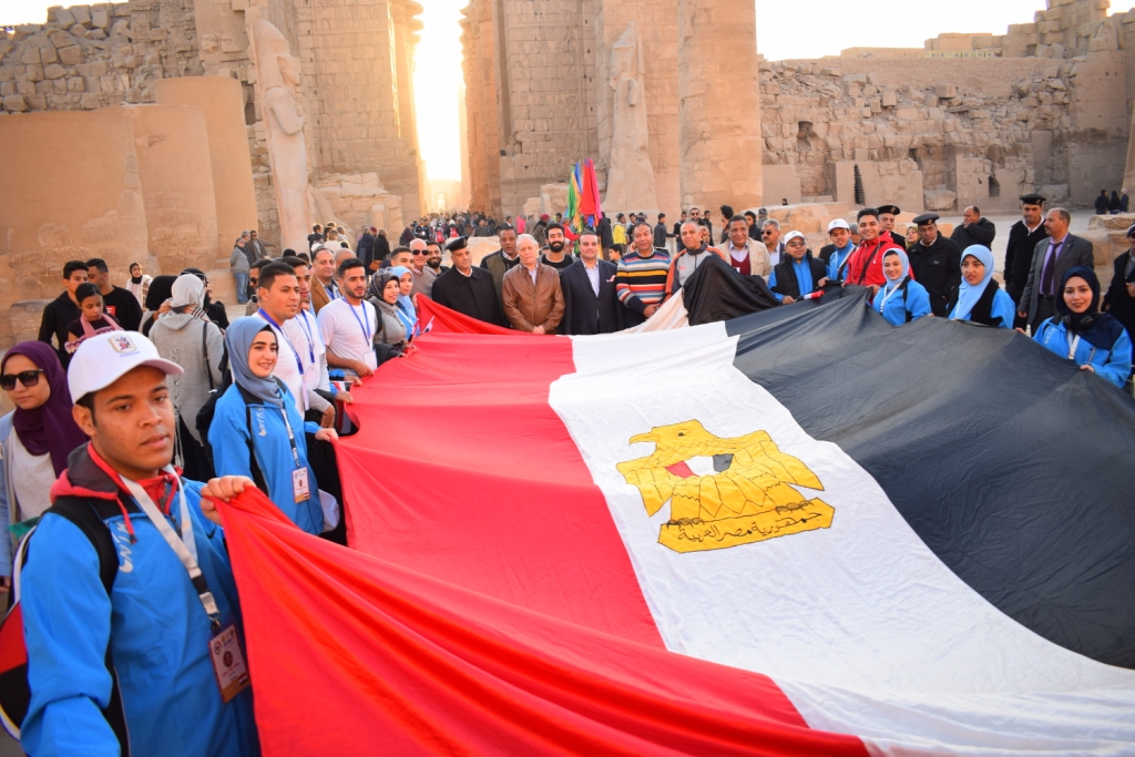 اكبر علم لمصر في احتفالية تعامد الشمس بمعبد الكرنك