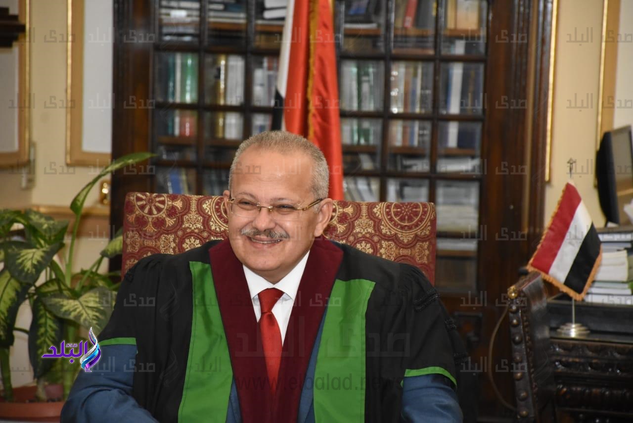 رئيس جامعة القاهرة 