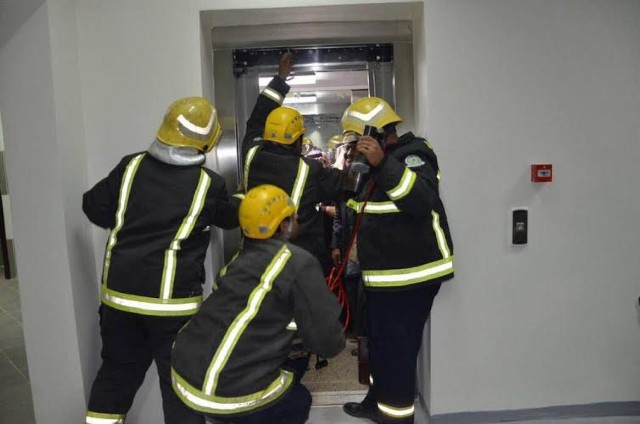  إحتجازه داخل مصعد