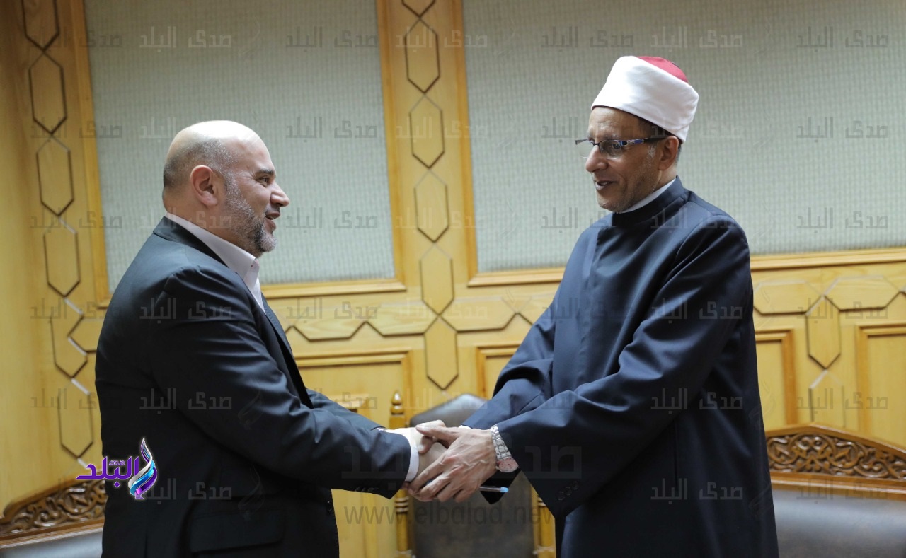 رئيس الهيئة الأوروبية للمراكز الإسلامية خلال لقاء شيخ الأزهر رئيس الهيئة الأوروبية للمراكز الإسلامية خلال لقاء شيخ الأزهر
