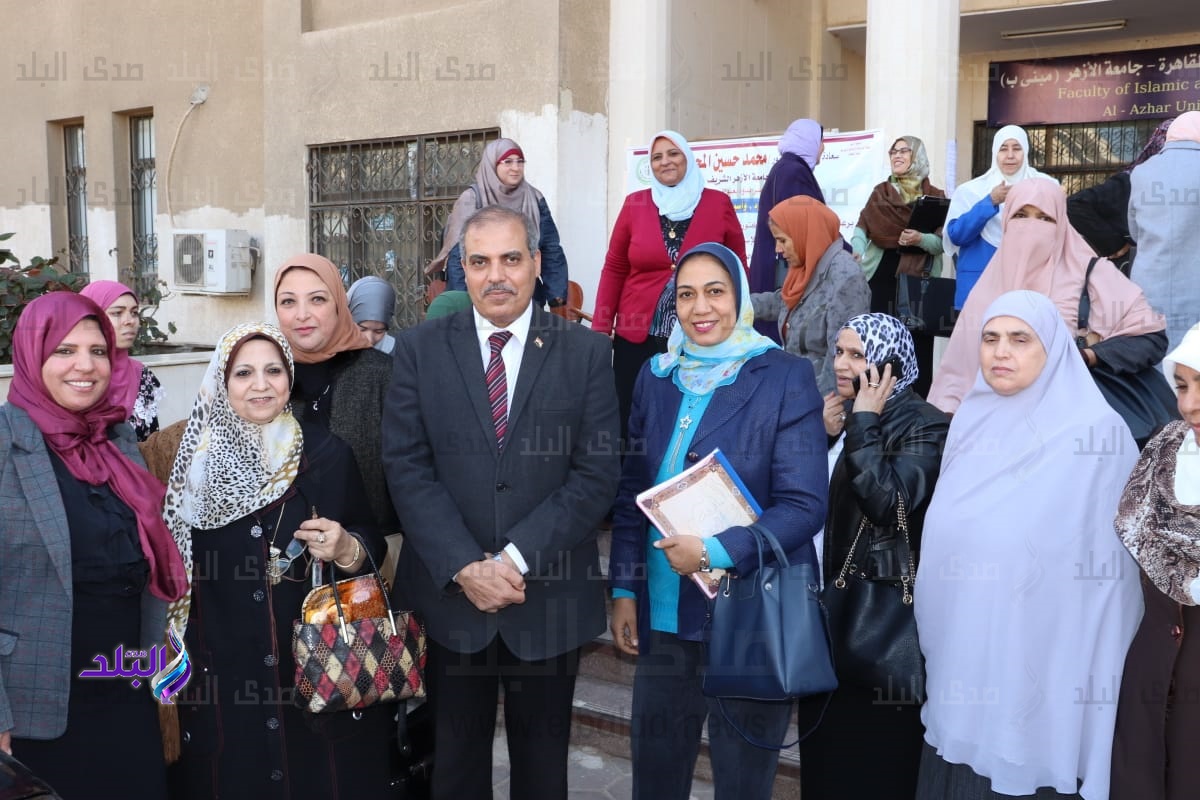 رئيس جامعة الأزهر وسط الأساتذة