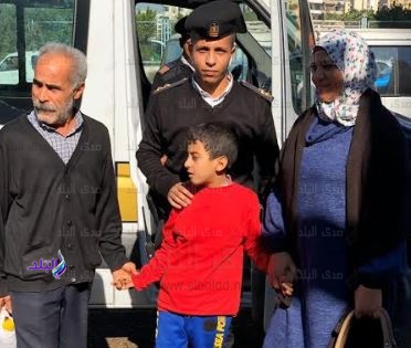 امن القاهؤة يعيد طفل لاهله امن القاهؤة يعيد طفل لاهله